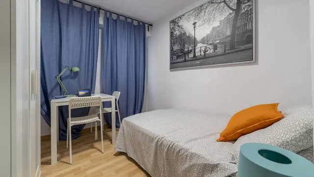 Private room in Calle Godofredo Ros, Valencia (783087) room image 1