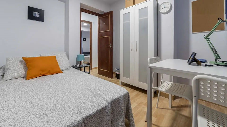Private room in Calle Godofredo Ros, Valencia (783087) ROOM 1