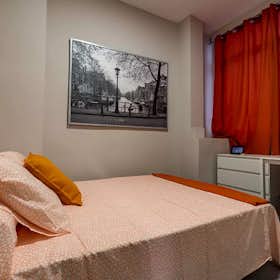 Private room for rent for €250 per month in Valencia, Calle Guadalaviar