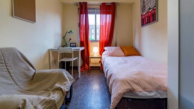 Private room for rent for €325 per month in Valencia, Carrer del Doctor Manuel Candela