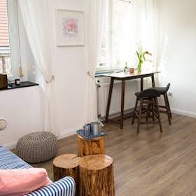 Apartment for rent for €1,190 per month in Vienna, Westbahnstraße
