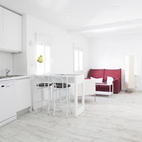 Apartment for rent for €1,200 per month in Madrid, Avenida de Peña Prieta