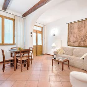 Appartement te huur voor € 1.200 per maand in Florence, Via del Campuccio