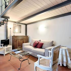 Apartment for rent for €2,100 per month in Florence, Via Laura
