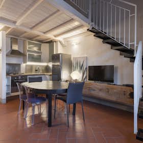 Apartment for rent for €2,000 per month in Florence, Via Palazzuolo