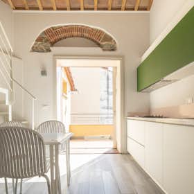Apartment for rent for €1,800 per month in Florence, Via Vittorio Emanuele II