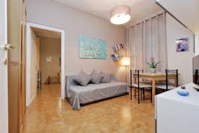 公寓 正在以 €1,200 的月租出租，其位于 Rome, Via Magliano Sabina