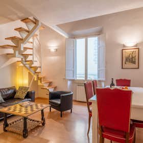Apartment for rent for €2,540 per month in Florence, Via Ghibellina