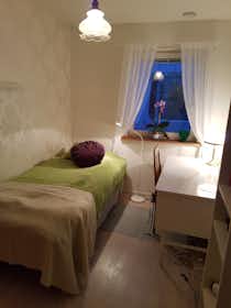Private room for rent for SEK 5,944 per month in Älta, Flugsnapparvägen