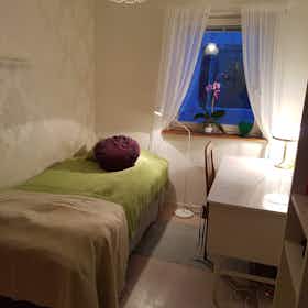 私人房间 正在以 SEK 5,900 的月租出租，其位于 Älta, Flugsnapparvägen
