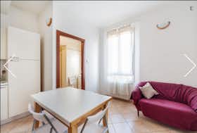 Appartement te huur voor € 1.650 per maand in Bologna, Via Giuseppe Mazzini