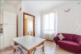 Apartment for rent for €1,400 per month in Bologna, Via Giuseppe Mazzini
