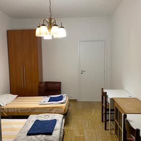 Shared room for rent for €455 per month in Milan, Alzaia Naviglio Pavese