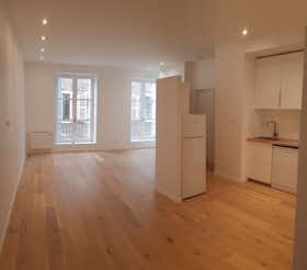 公寓 正在以 €645 的月租出租，其位于 Mâcon, Place aux Herbes