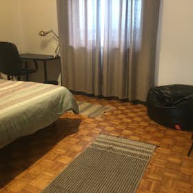 Private room for rent for €420 per month in Porto, Rua de Contumil