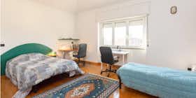 Mehrbettzimmer zu mieten für 390 € pro Monat in Pregnana Milanese, Via Carlo Pisacane