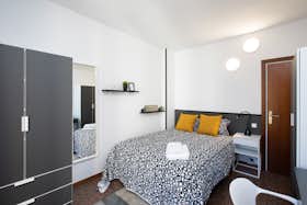Private room for rent for €985 per month in Barcelona, Passeig de Sant Joan