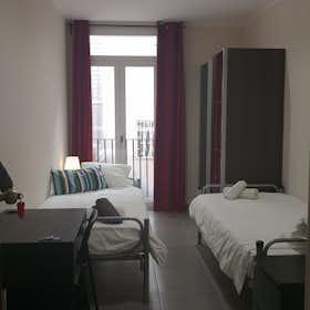 Private room for rent for €510 per month in Barcelona, Carrer de l'Hospital