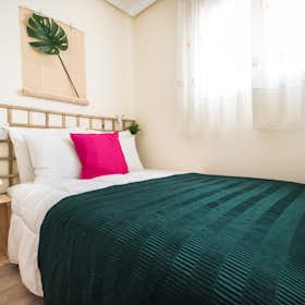Private room for rent for €900 per month in Madrid, Paseo de Santa María de la Cabeza