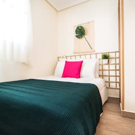 Private room for rent for €1,010 per month in Madrid, Paseo de Santa María de la Cabeza