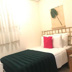 Private room for rent for €900 per month in Madrid, Paseo de Santa María de la Cabeza