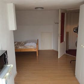 Private room for rent for €600 per month in Rotterdam, Terbregseweg
