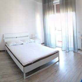 私人房间 正在以 €730 的月租出租，其位于 Florence, Via Francesco Baracca