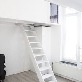 Studio for rent for €800 per month in Schaerbeek, Rue Verte