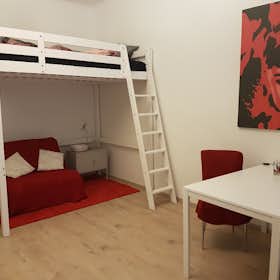 Apartment for rent for €950 per month in Vienna, Untere Weißgerberstraße