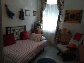 私人房间 正在以 €300 的月租出租，其位于 Valladolid, Paseo del Hospital Militar
