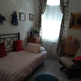 私人房间 正在以 €300 的月租出租，其位于 Valladolid, Paseo del Hospital Militar