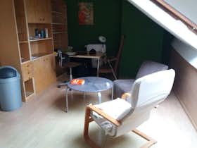 Studio for rent for €520 per month in Forest, Avenue Saint-Augustin