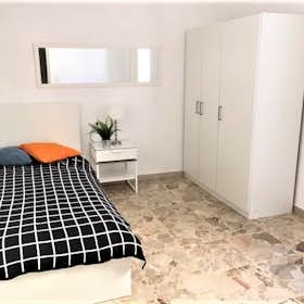 Private room for rent for €670 per month in Florence, Via della Colonna