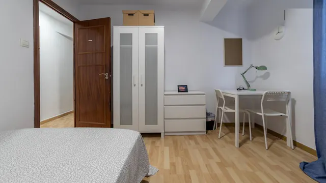 Private room in Calle Godofredo Ros, Valencia (826414) room image 2