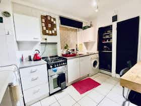 Private room for rent for £797 per month in London, Camilla Road