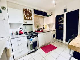 Privé kamer te huur voor £ 798 per maand in London, Camilla Road