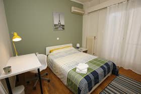 Отдельная комната сдается в аренду за 400 € в месяц в Výronas, Aryvvou