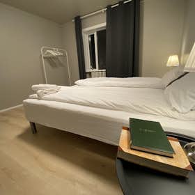 Chambre privée à louer pour 864 €/mois à Reykjavík, Bústaðavegur