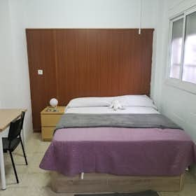 Private room for rent for €465 per month in Sevilla, Calle Fernando de Rojas