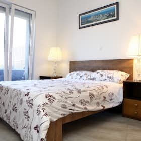 Lägenhet att hyra för 5 600 € i månaden i Izola, Morova ulica