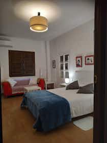 Appartement te huur voor € 700 per maand in Granada, Cuesta del Chapiz