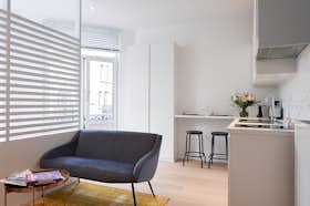 Studio for rent for €950 per month in Etterbeek, Rue Champ du Roi