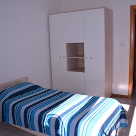Private room for rent for €420 per month in Cagliari, Via Pola