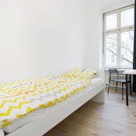 Private room for rent for €710 per month in Berlin, Lübbener Straße
