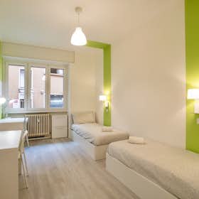 Shared room for rent for €440 per month in Milan, Via Siusi