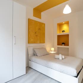 Private room for rent for €690 per month in Milan, Via Siusi