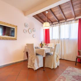 Apartment for rent for €1,550 per month in Florence, Via Rosina