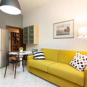 Studio for rent for €1,700 per month in Milan, Viale Beatrice d'Este