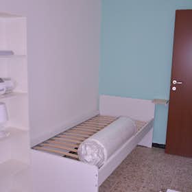 Private room for rent for €384 per month in Cagliari, Via Lombardia