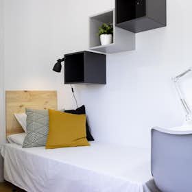Private room for rent for €640 per month in Barcelona, Carrer Gran de Gràcia